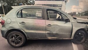 motorista-fica-ferido-apos-batida-entre-carro-e-caminhao-na-br-376-em-ponta-grossa