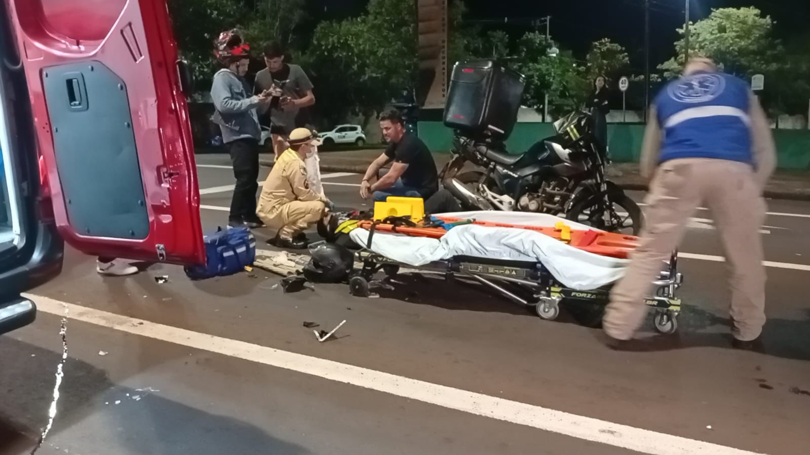 motociclista-fica-ferido-apos-bater-na-traseira-de-carro-na-rua-minais-gerais-em-cascavel