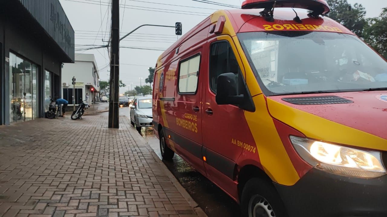 casal-fica-ferido-apos-queda-de-motocicleta-no-bairro-sao-cristovao,-em-cascavel