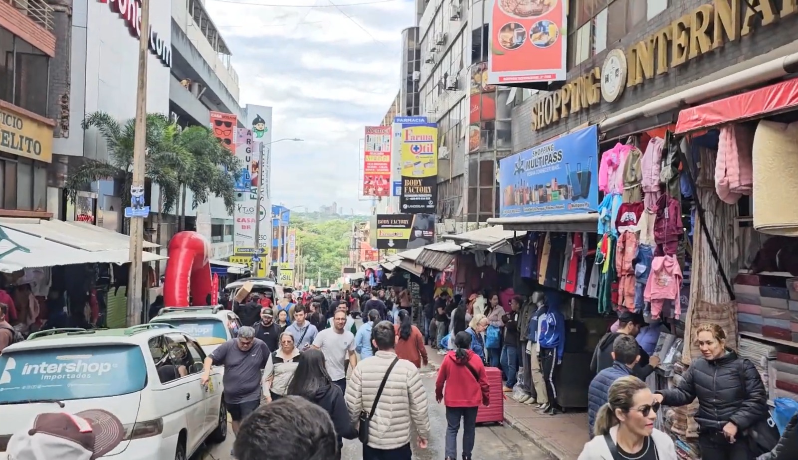 crazy-week-segue-movimentando-o-comercio-em-ciudad-del-este
