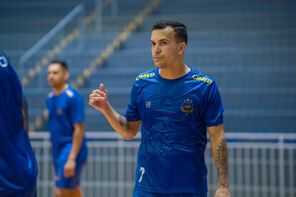 pato-futsal-oficializa-a-saida-do-ala-guilherme