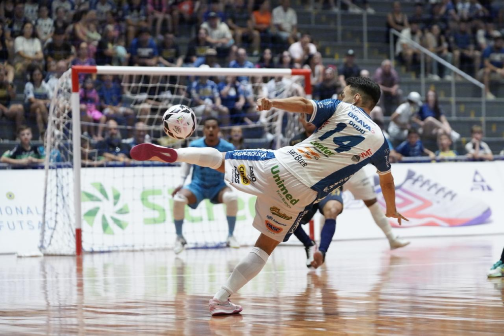 pato-futsal-enfrenta-o-carlos-barbosa-na-serra-gaucha