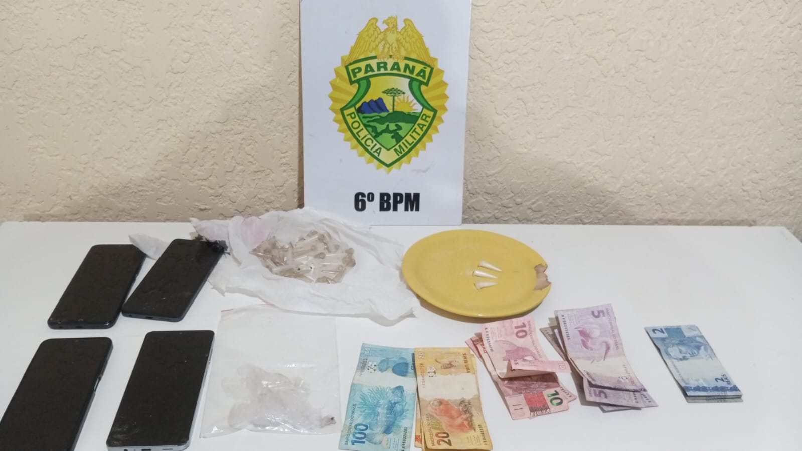 duas-mulheres-sao-presas-por-trafico-de-drogas-no-bairro-vila-nova-em-matelandia