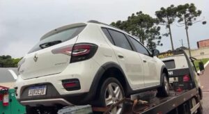 homem-com-tornozeleira-e-preso-com-arma-e-carro-furtado-em-cascavel