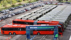 transporte-metropolitano-de-curitiba-recebe-onibus-superarticulados-de-23-metros
