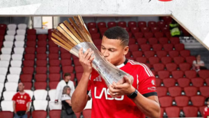 joinville-anuncia-jacare,-maior-artilheiro-da-historia-do-benfica