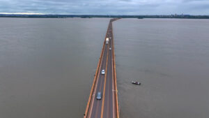 ponte-ayrton-senna-tera-sistema-pare-e-siga-durante-obras-de-recuperacao-em-guaira