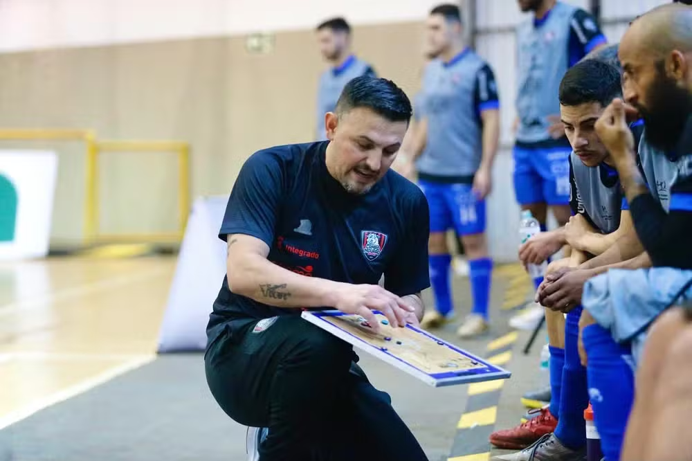 campo-mourao-futsal-demite-tecnico-apos-derrotas-seguidas-e-anuncia-substituto