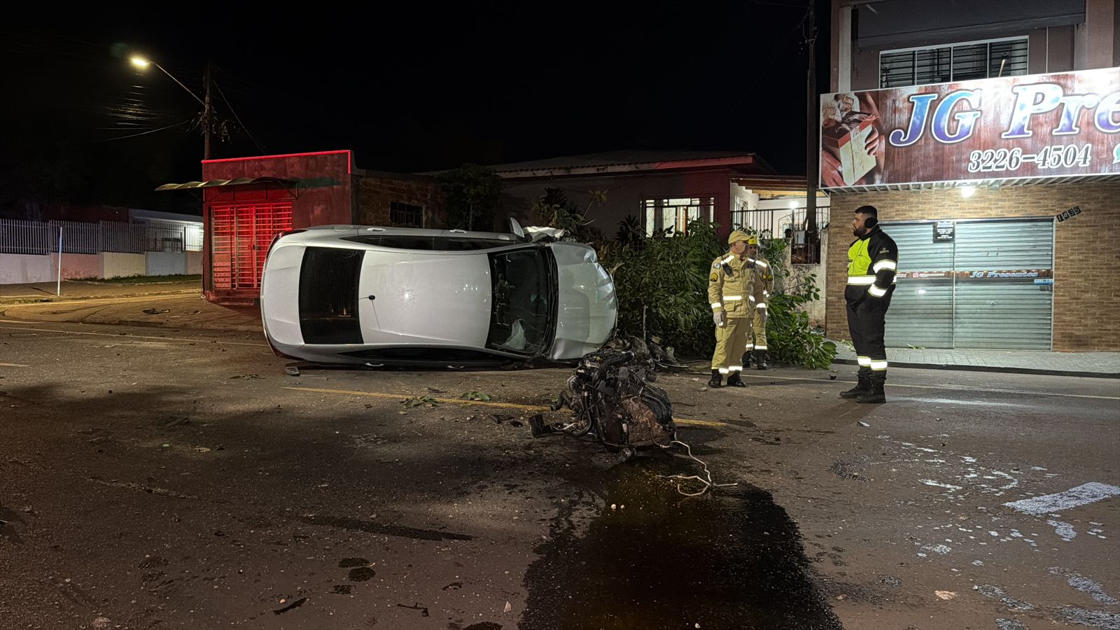 carro-tomba-apos-motorista-“rampar”-travessia-elevada-em-cascavel