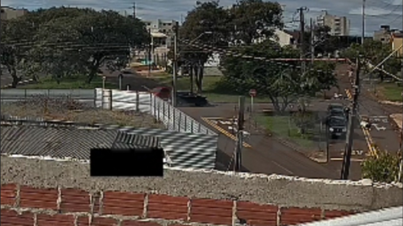cameras-registram-momento-de-acidente-que-deixou-mulher-e-crianca-feridas-em-cascavel