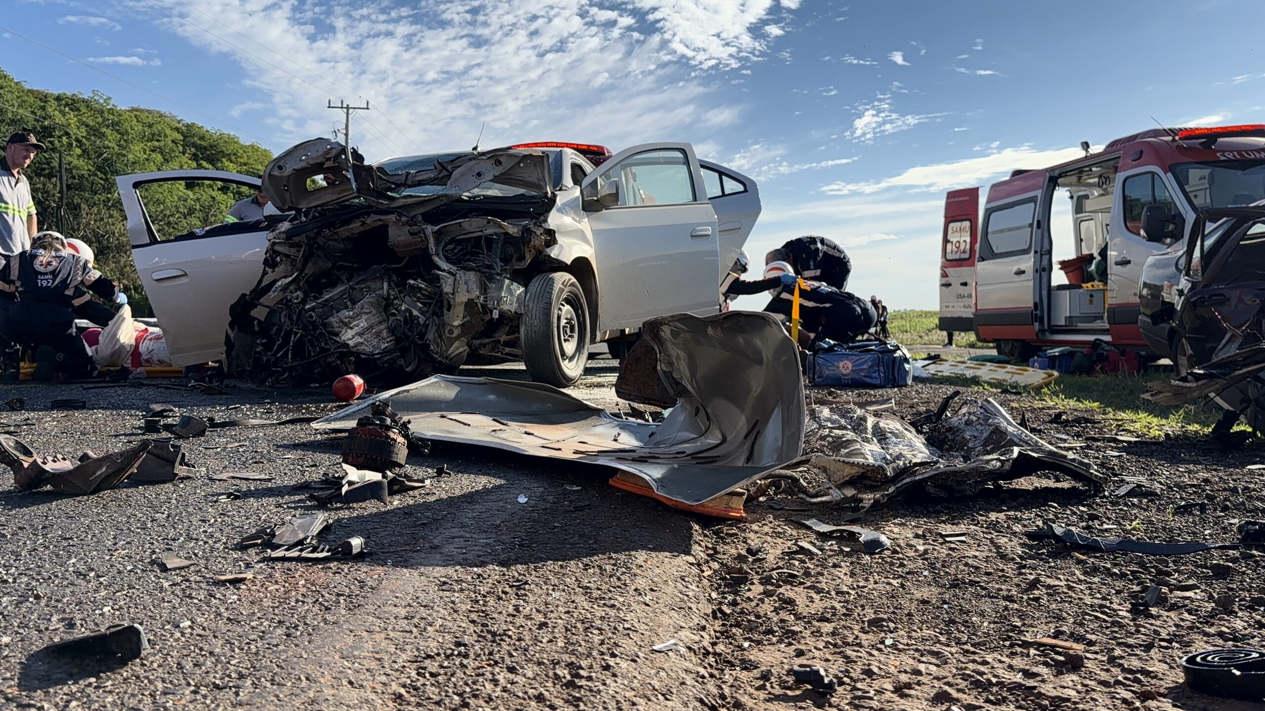 batida-entre-dois-carros-deixa-um-morto-e-tres-feridos-graves-na-pr-317