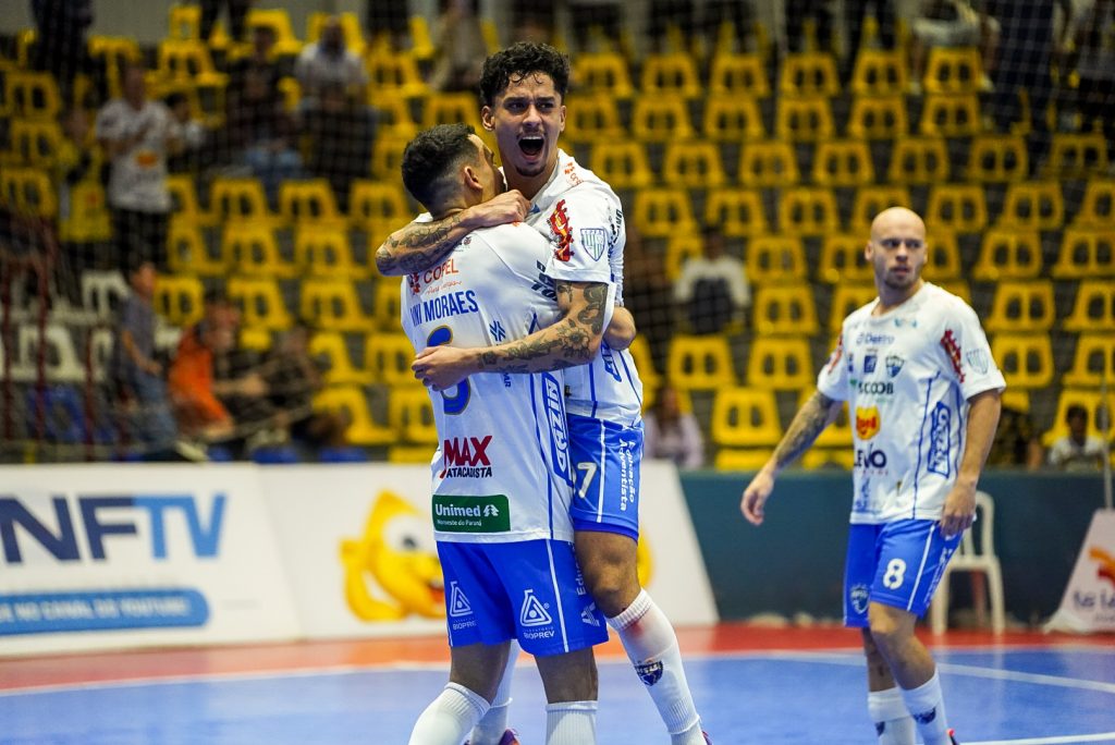 com-gol-de-vini,-umuarama-vence-o-corinthians-por-1-a-0-e-entra-no-g-8-da-lnf-cresol