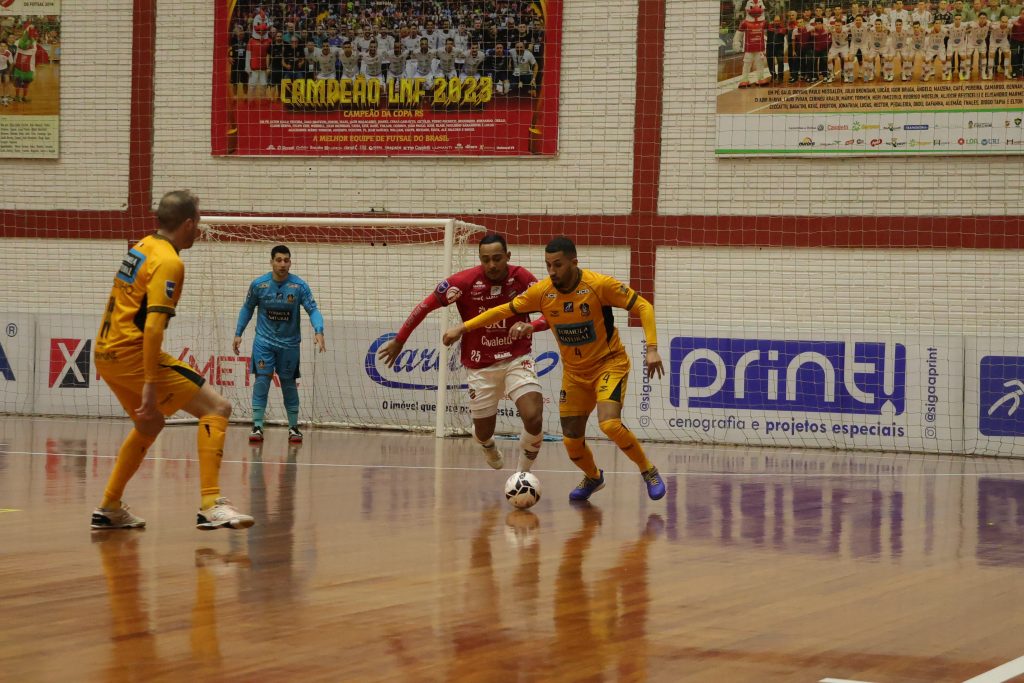 com-dois-de-lucas-gomes,-magnus-arranca-empate-em-4-a-4-com-o-lider-atlantico-em-erechim