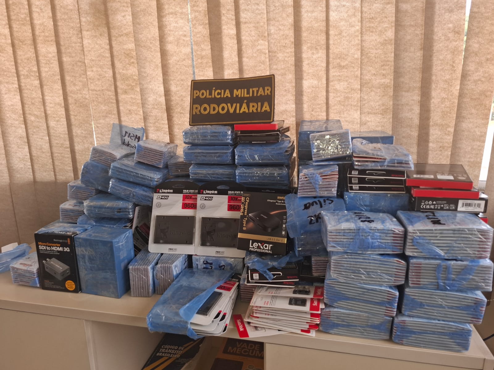 pre-apreende-890-eletronicos-avaliados-em-r$-320-mil-durante-fiscalizacao-em-goioere
