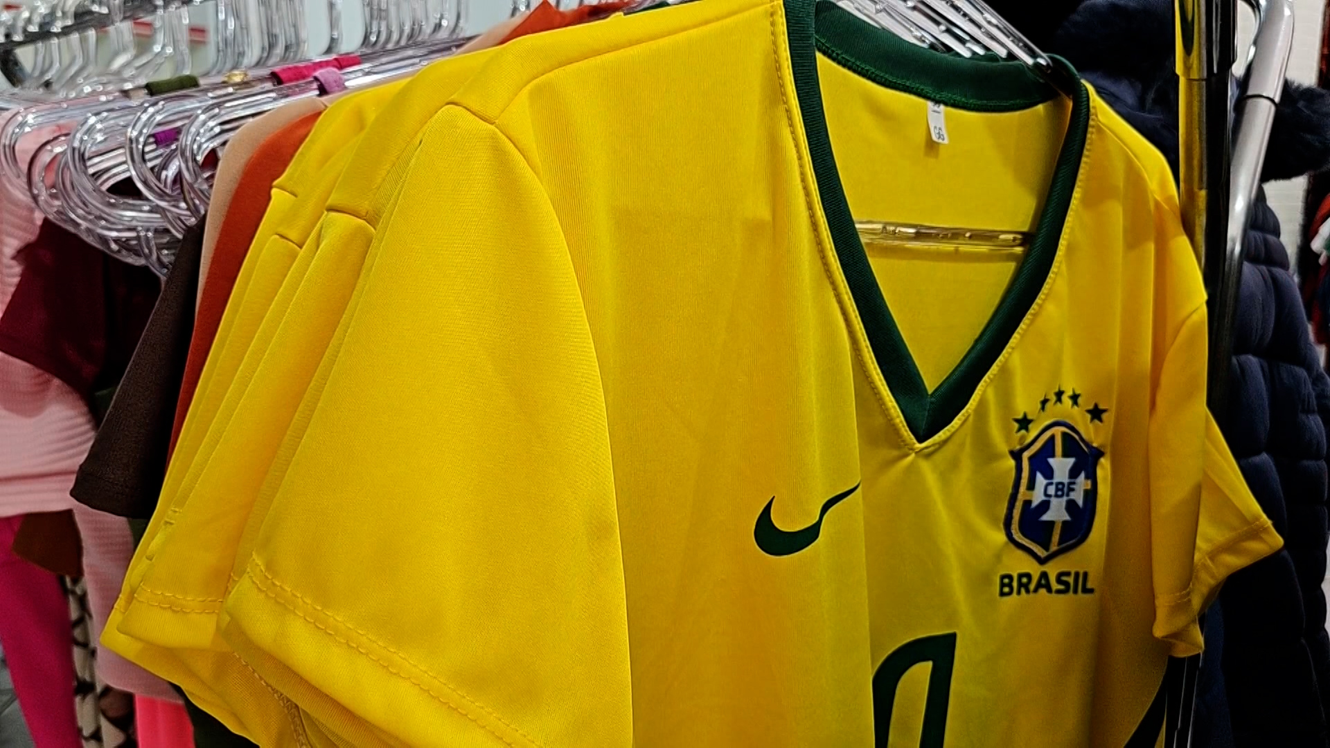 fim-do-sonho-do-hexa-tambem-afeta-o-comercio-e-deixa-estoque-parado-nas-lojas