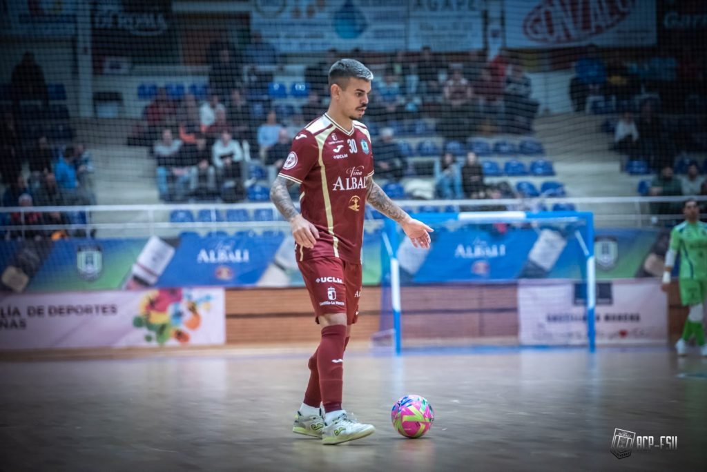 ribeiro-e-o-novo-atleta-do-pato-futsal