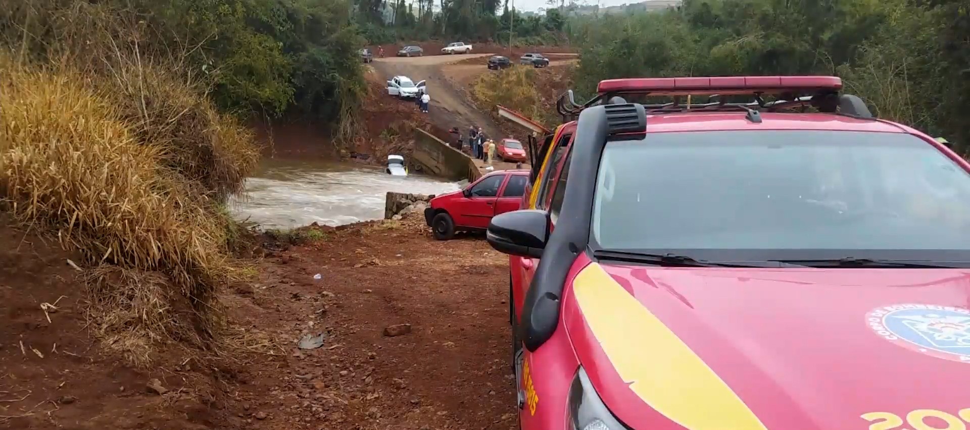 motorista-que-caiu-com-carro-em-rio-e-teve-filha-morta-e-investigado-por-embriaguez,-diz-delegado