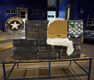 receita-federal-apreende-295-quilos-de-maconha-escondidos-em-carro-na-ponte-da-amizade