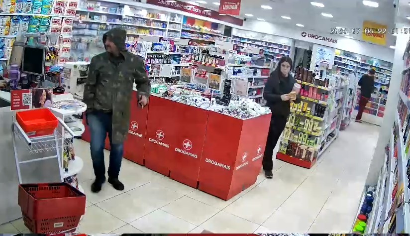 homem-finge-estar-armado-e-assalta-farmacia-no-oeste