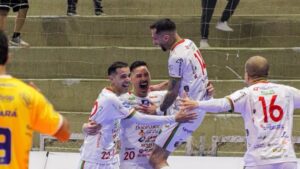 chopinzinho-vence-o-joacaba-por-2-a-0-em-casa-e-assume-a-lideranca-isolada-da-lnf-silver