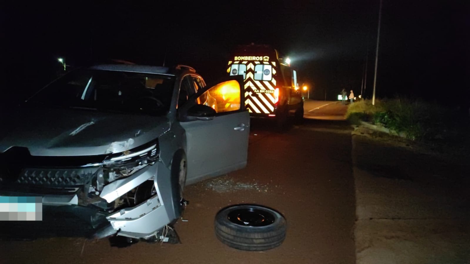 jovem-bate-carro-contra-placa-de-sinalizacao-na-avenida-das-torres,-em-cascavel