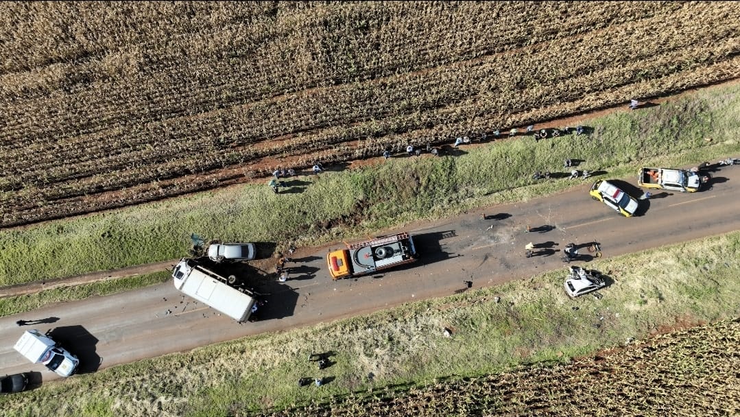 homem-morre-em-acidente-entre-caminhao-e-dois-carros-na-pr-239,-em-nova-aurora