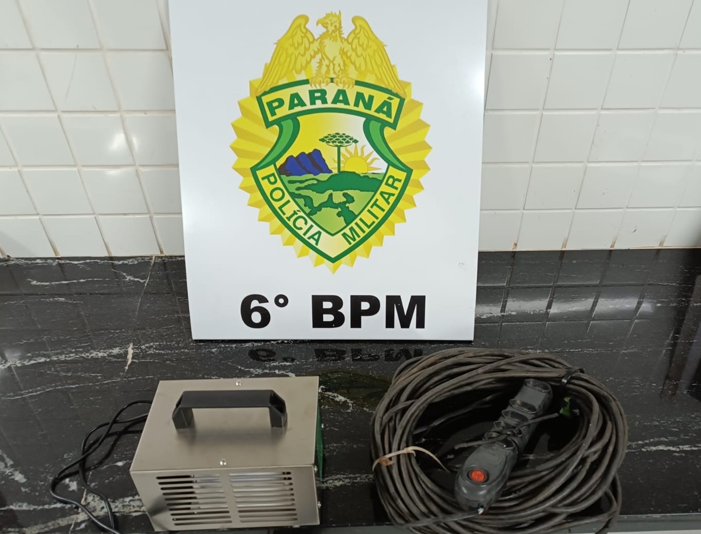 dois-homens-sao-presos-apos-denuncia-de-furto-de-fios-no-bairro-cascavel-velho