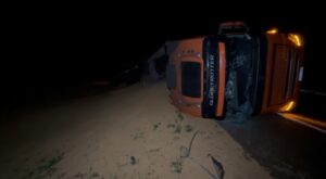 carreta-carregada-com-soja-tomba-na-br-163,-em-cascavel