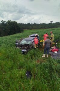 motorista-morre-apos-carro-invadir-pista-contraria-na-br-158