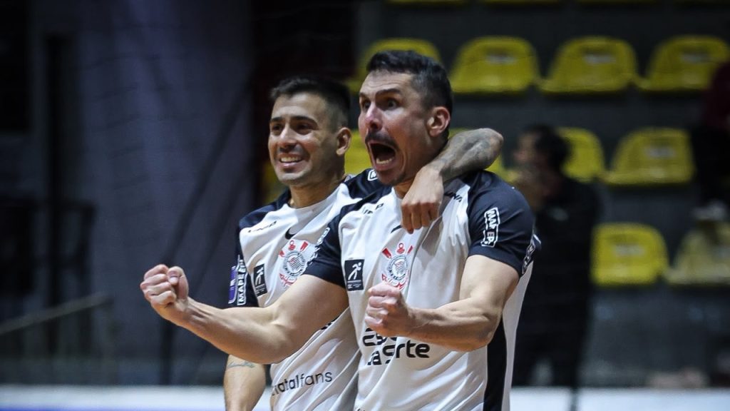 corinthians-vence-o-minas-por-3-a-1-na-abertura-da-12a-rodada-da-lnf-cresol