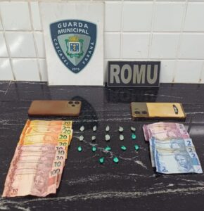 romu-apreende-17-porcoes-de-cocaina-durante-abordagem-no-bairro-riviera,-em-cascavel