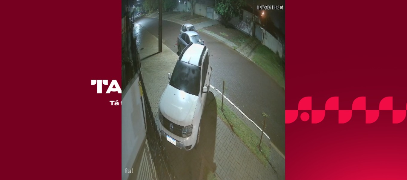 motorista-perde-a-atencao-ao-limpar-para-brisa-e-se-envolve-em-acidente-em-cascavel