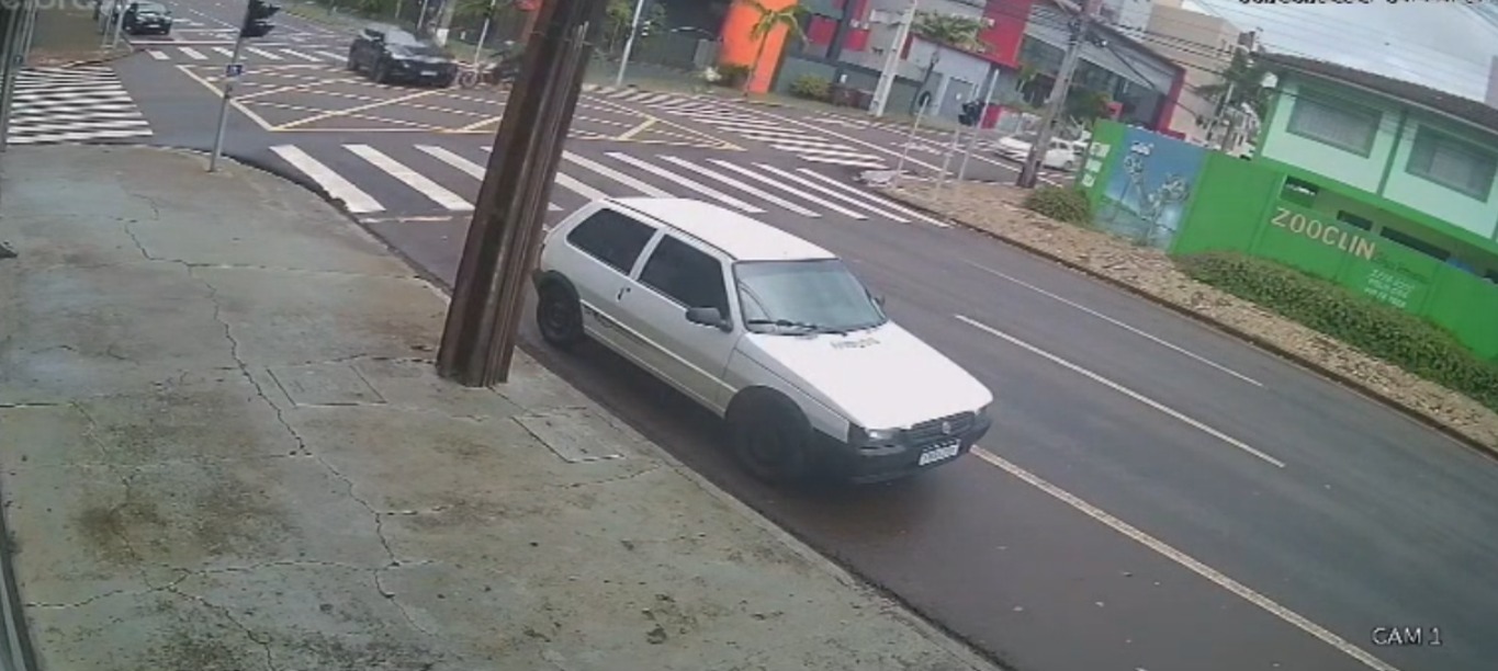 camera-registra-acidente-que-deixou-motociclista-gravemente-ferido-em-cascavel