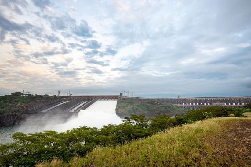 itaipu-abre-vertedouro-apos-chuvas-e-aumenta-vazao-do-rio-parana