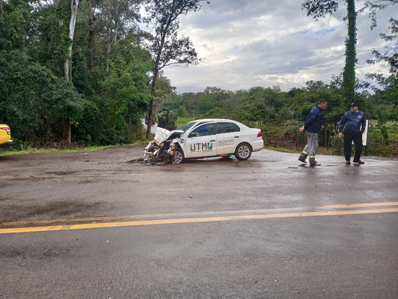 jovem-fica-ferido-em-batida-entre-carro-e-caminhao-na-pr-497,-em-missal