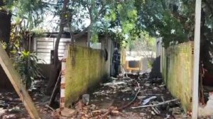 incendio-atinge-residencia-abandonada-no-bairro-parque-sao-paulo,-em-cascavel