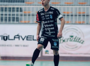 base-do-sao-lourenco-revela-talento:-jovem-ala-de-16-anos-integra-treinamentos-do-time-adulto