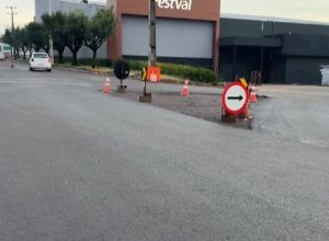 copel-retira-poste-que-estava-no-meio-da-rua-rio-da-paz-e-libera-o-trafego