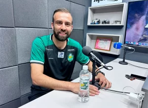 goleiro-velloso:-“minha-avo-faleceu-no-dia-do-classico-das-penas-e-eu-dediquei-a-vitoria-pra-ela”