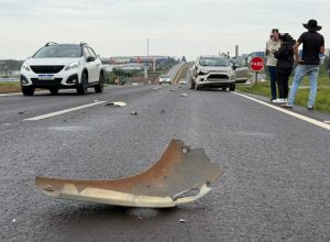 manobra-para-desviar-de-carro-causa-batida-traseira-na-br-277-em-cascavel