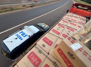 prf-apreende-450-mil-macos-de-cigarros-contrabandeados-na-br-163,-em-guaira