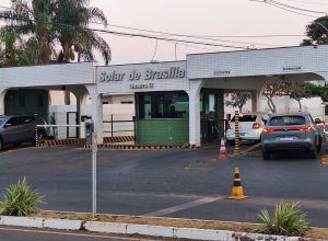 moraes-autoriza-bolsonaro-a-receber-barbeiro-em-casa