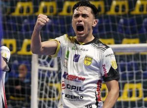 jaragua-goleia-umuarama-e-conquista-a-primeira-vitoria-na-copa-sul