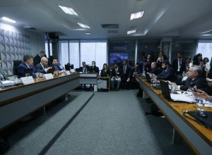 dino-autoriza-silencio-de-presidente-de-sindicato-na-cpmi-do-inss