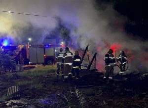 incendio-atinge-barraco-desocupado-no-cascavel-velho