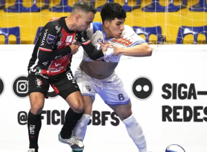 joinville-perde-para-o-umuarama,-mas-avanca-a-semi-da-copa-sul