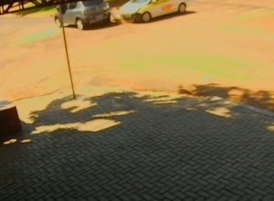 camera-registra-novo-acidente-em-cruzamento-no-bairro-santo-onofre