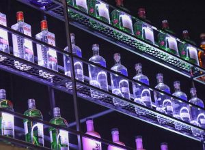 pais-tem-29-casos-confirmados-de-intoxicacao-por-metanol,-diz-governo