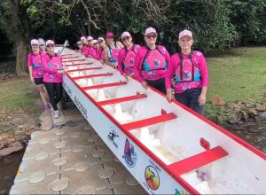 lago-municipal-recebe-remada-rosa-com-a-equipe-mariposas-dragonboat-cascavel