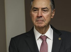 nao-tem-relacao-com-sancoes-dos-eua,-diz-barroso-sobre-saida-do-stf